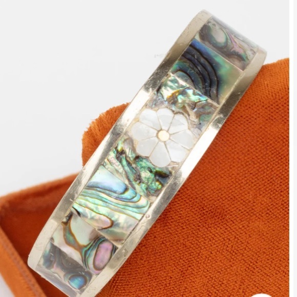 Vintage 70s Alia Abalone and Silver Bracelet with mother of pearl flower - Picture 11 of 14